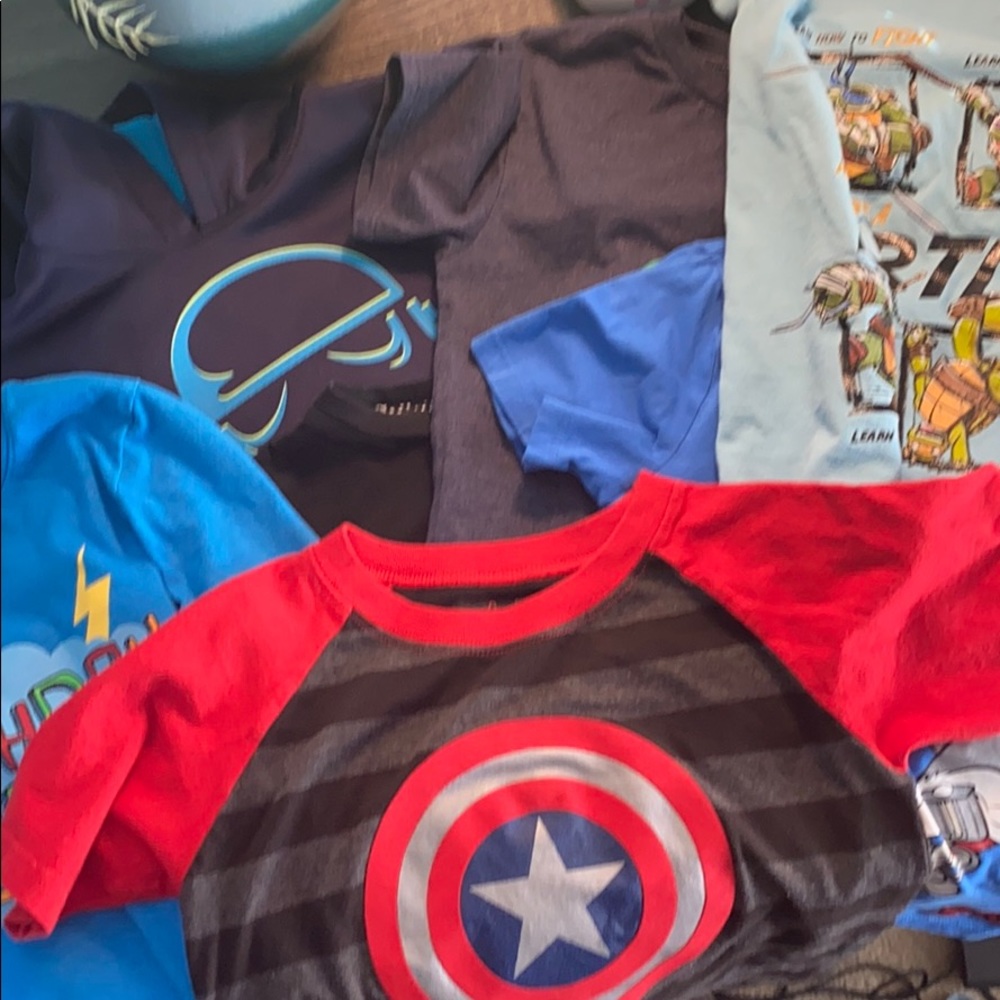 Kids Size 4-6 Lot of 6 shirts and 1 Sweatshirt